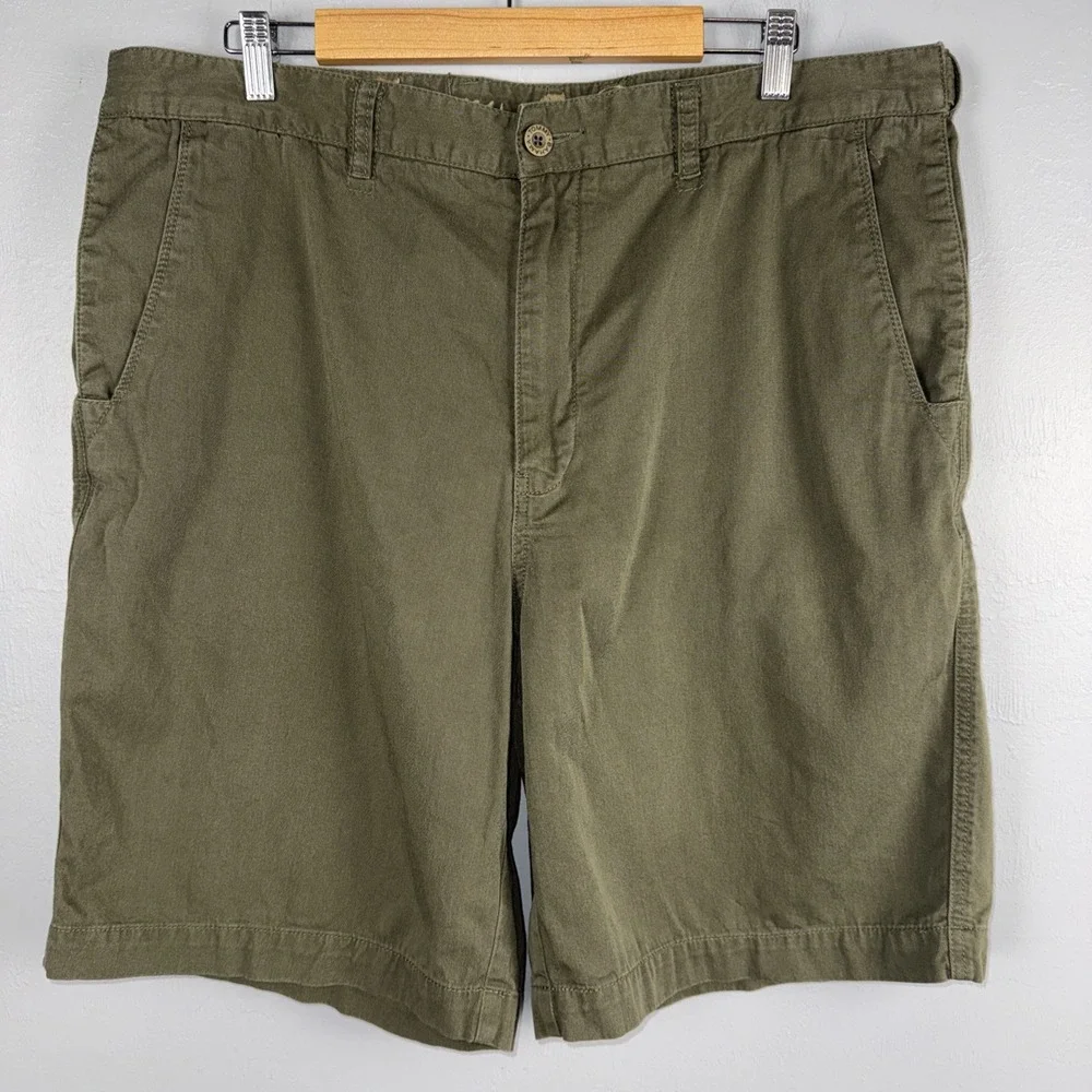 Tommy Bahama Shorts Men's 40 Military Green Elastic Sides